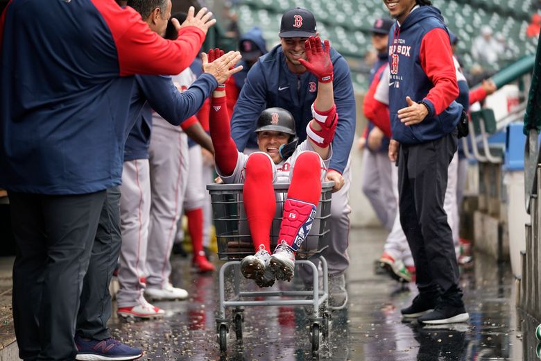 Alex Cora briefly pulls Boston Red Sox off field after fan hits