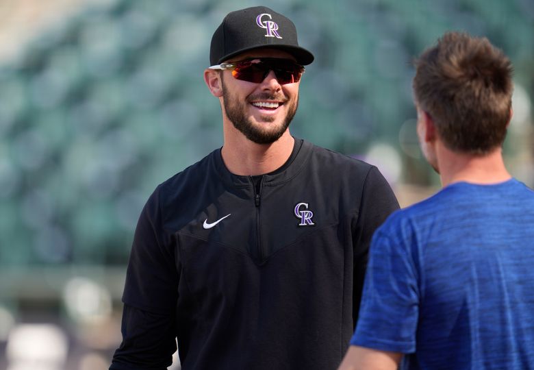 Chicago Cubs Kris Bryant falls to the ground after throwing to