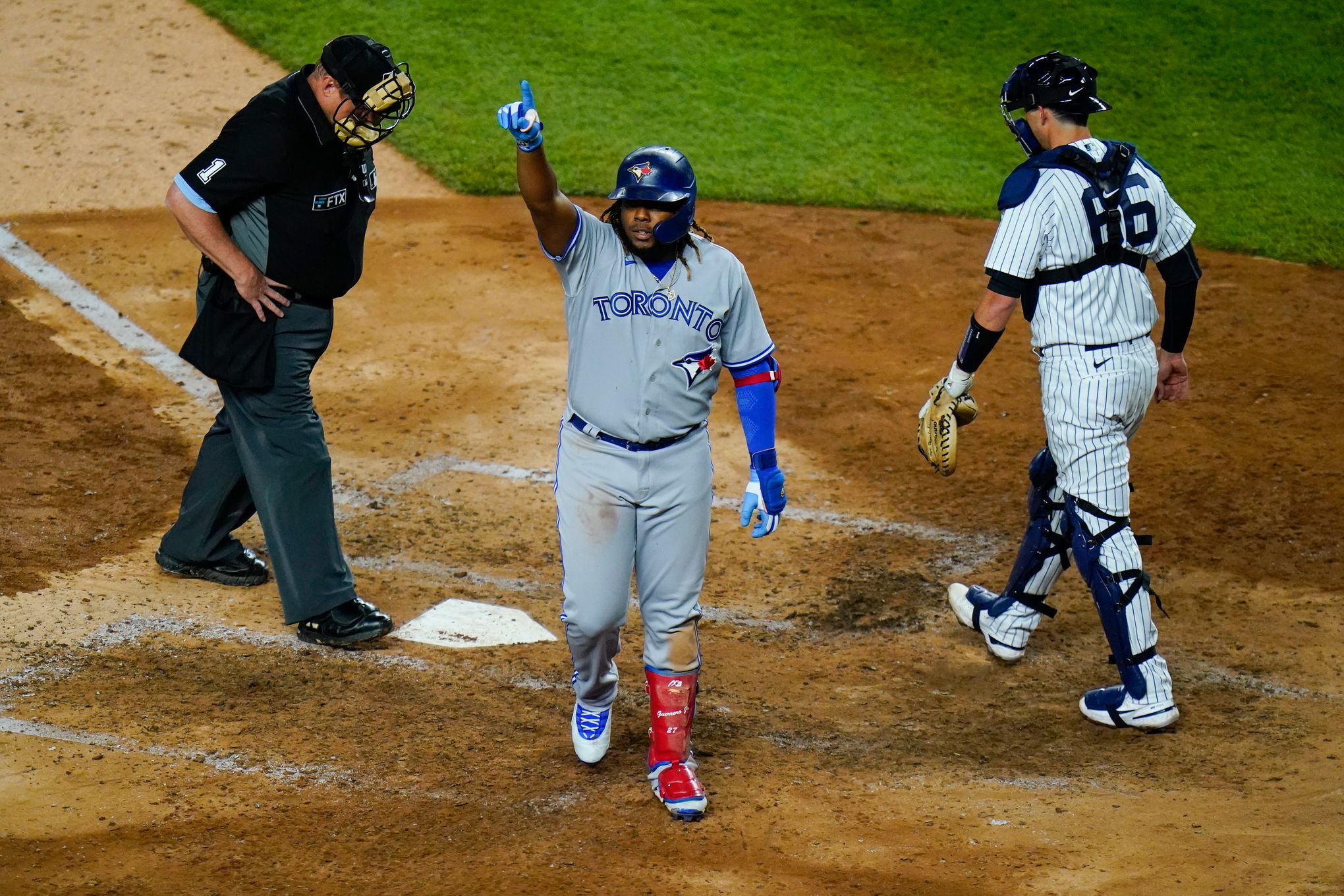 Guerrero Jr. robbed of a hit in second at-bat