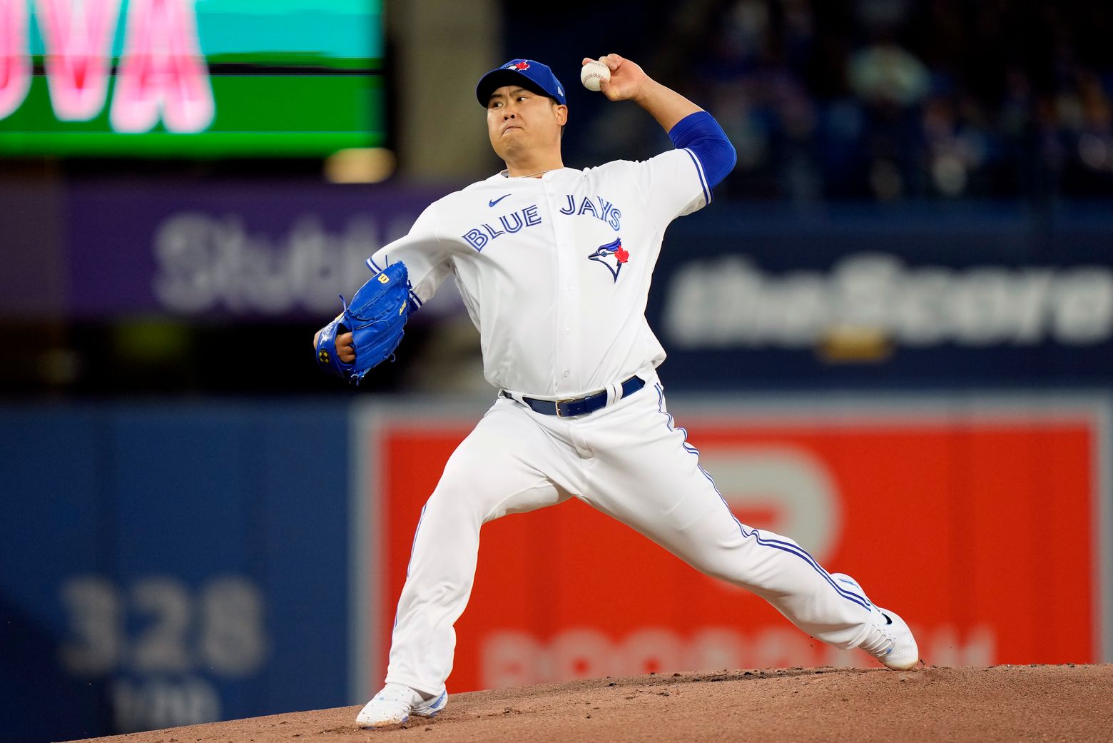 Toronto Blue Jays place left-hander Hyun Jin Ryu on injured list with  forearm inflammation - ESPN