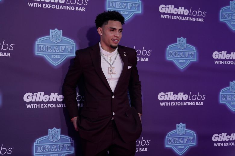 2022 NFL Draft: Atlanta Falcons selects Drake London at No. 8