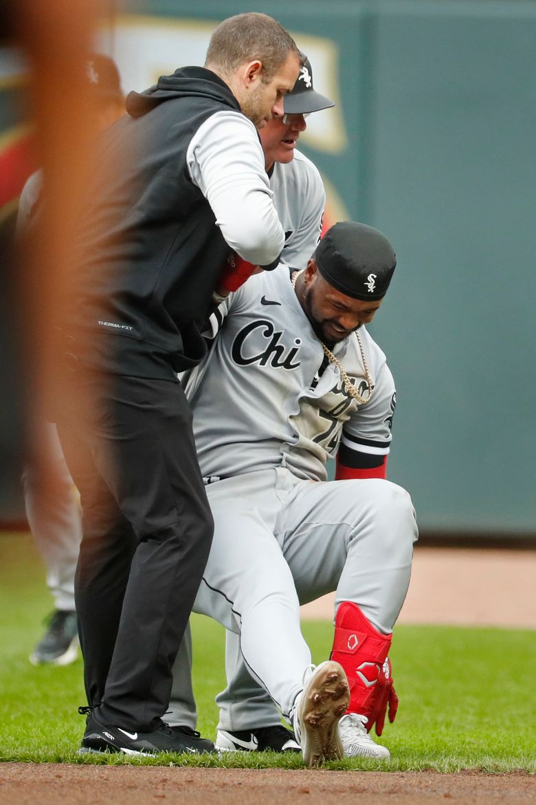 White Sox slugger Eloy Jimenez undergoes surgery for torn pectoral