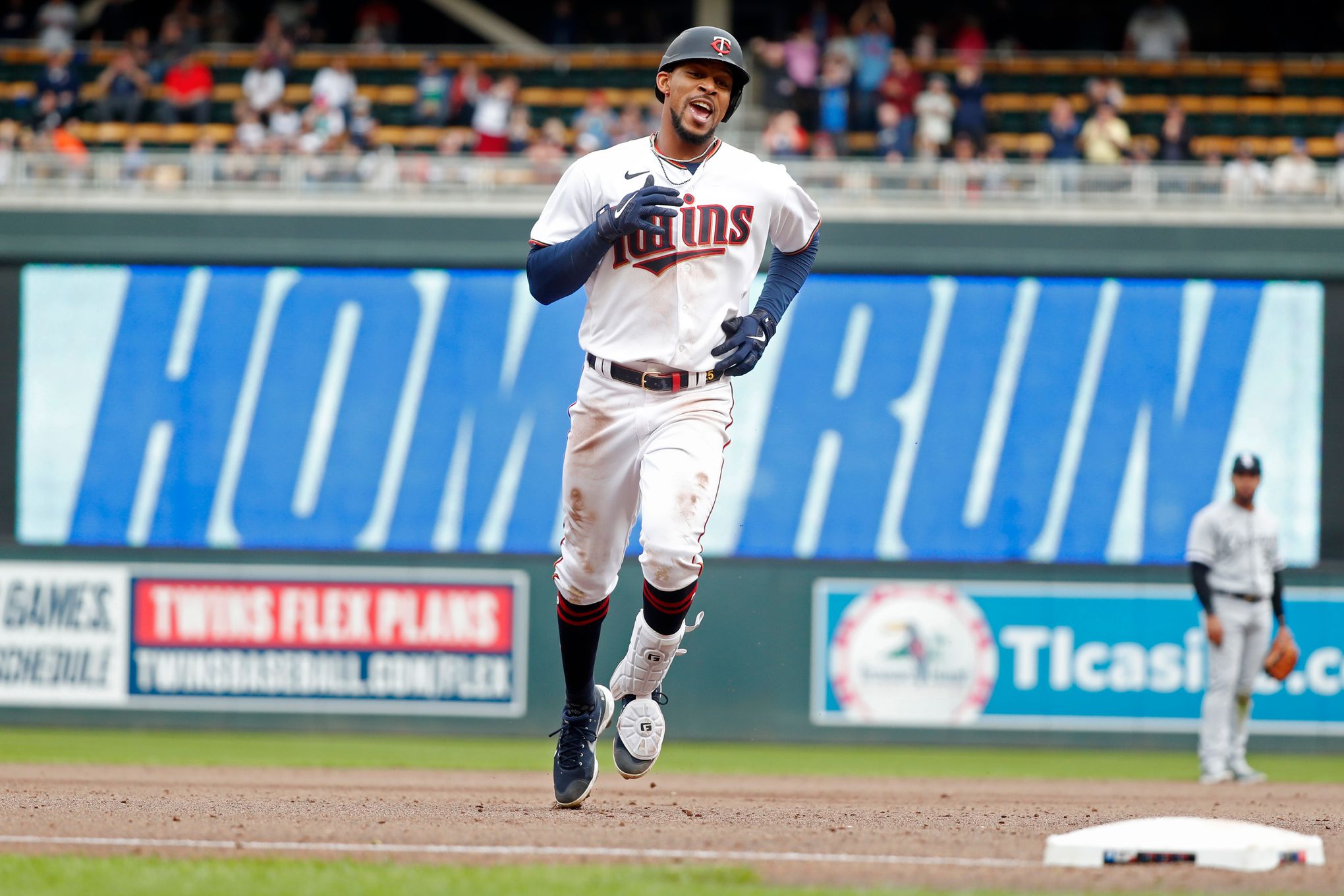 Arraez moves closer to batting title, White Sox beat Twins