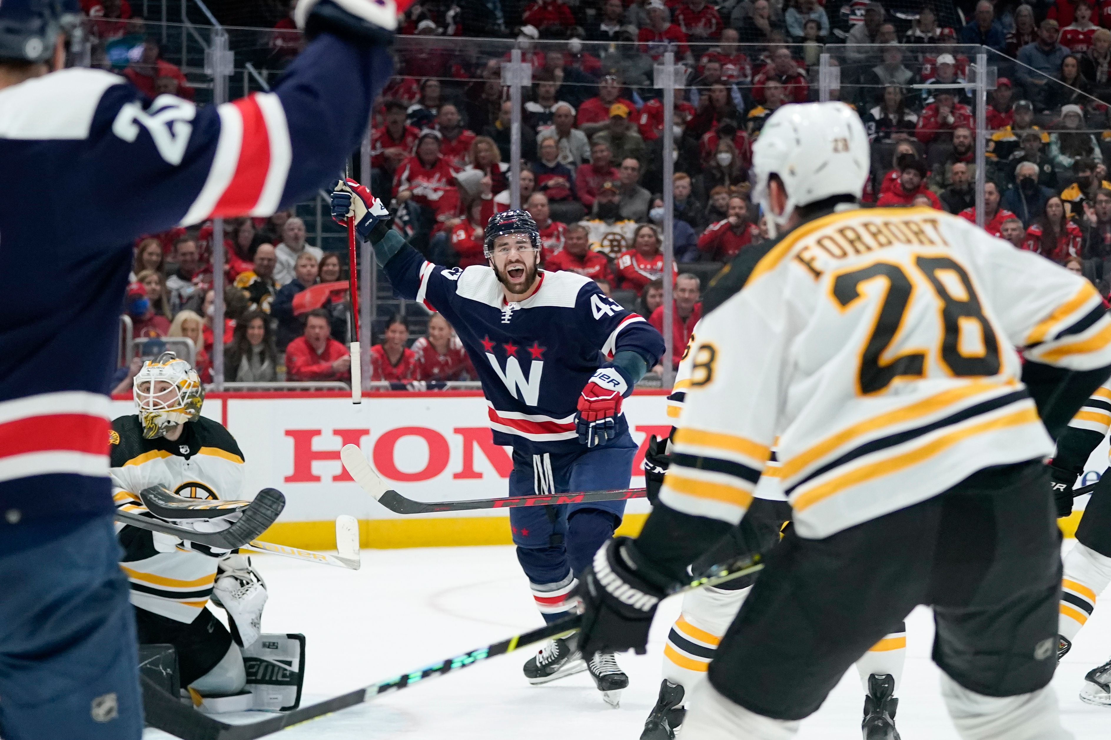 Eller scores, Capitals beat Bruins for 