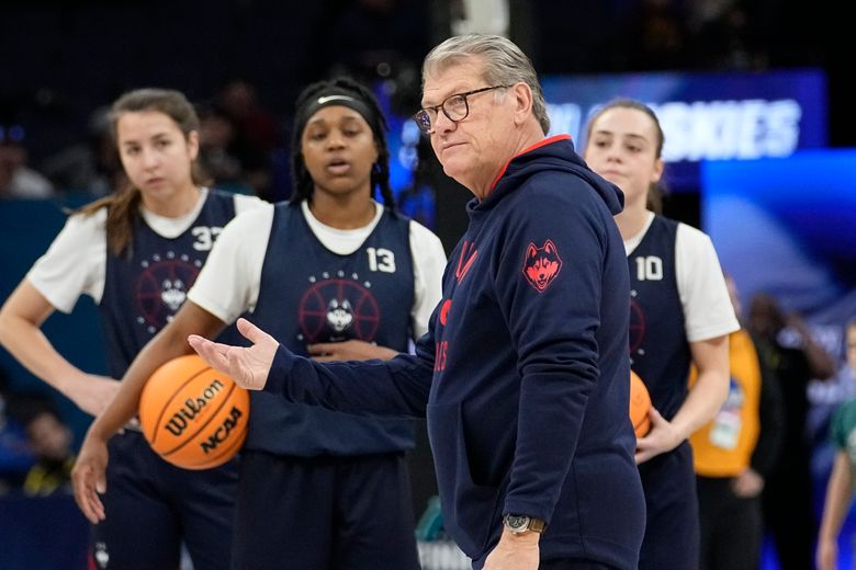 Women's basketball: No, Dawn Staley doesn't want to coach men.