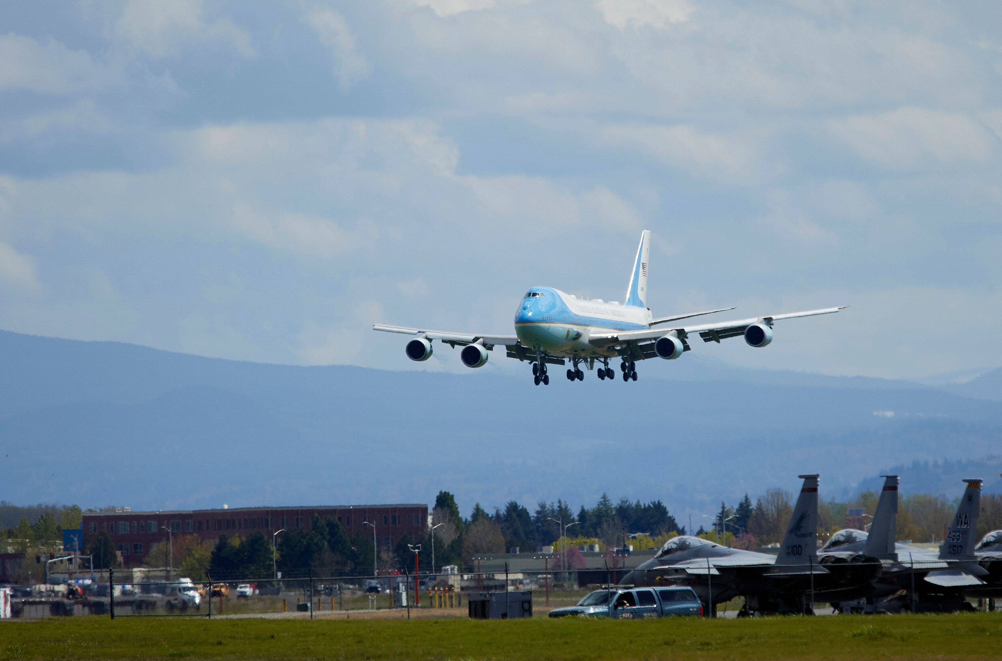 Boeing ceo air force one