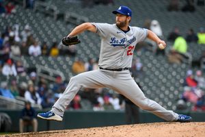 Clayton Kershaw perfect for 7 as Dodgers dust Twins