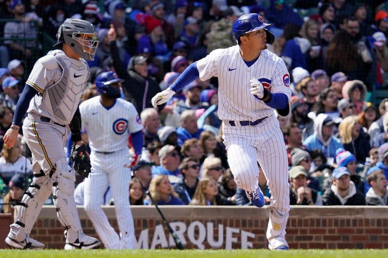 Seiya Suzuki of the Chicago Cubs hits a sacrifice fly in the first
