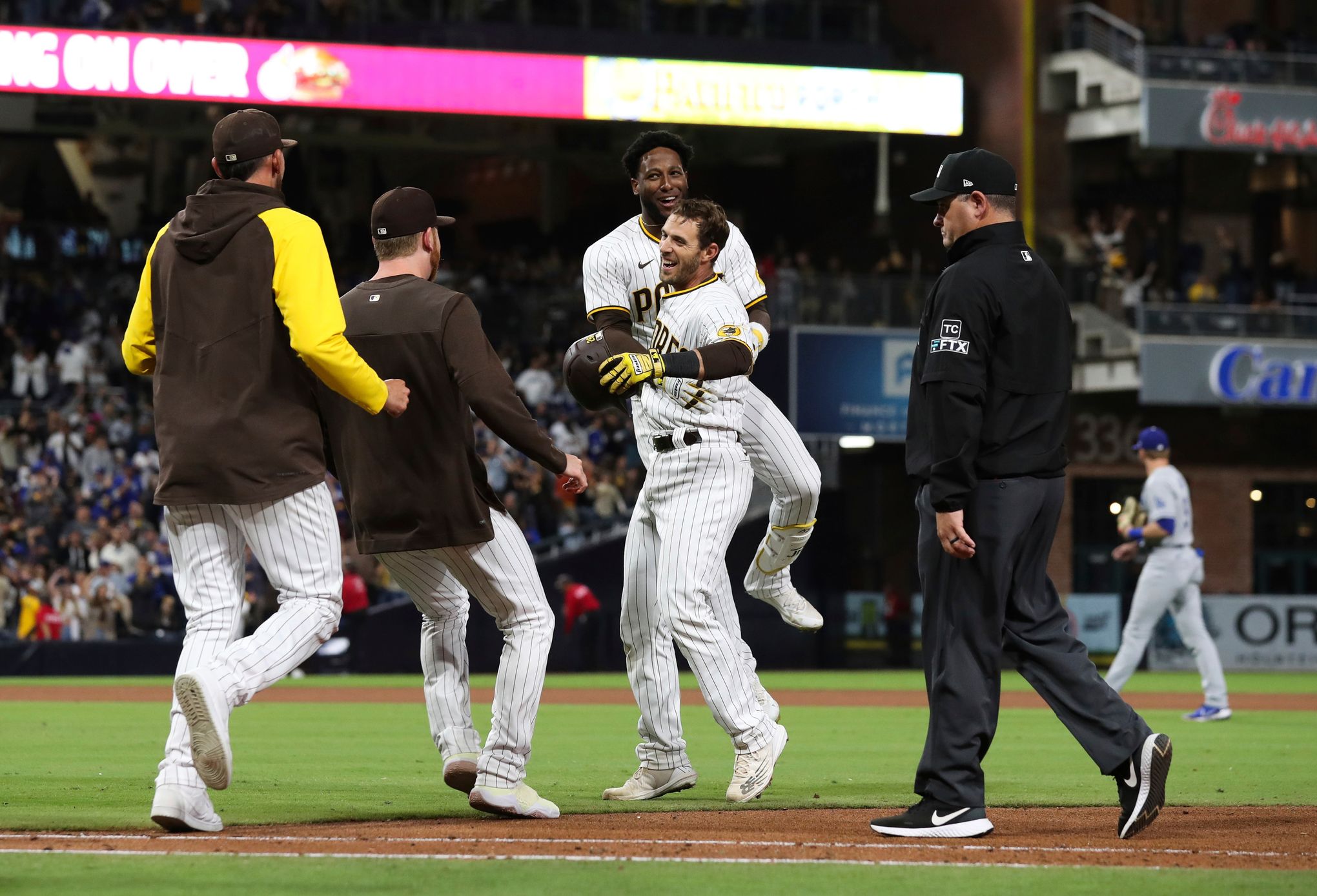 Profar's throw, HR lead Padres to 6-0 win vs staggering Reds - Seattle  Sports