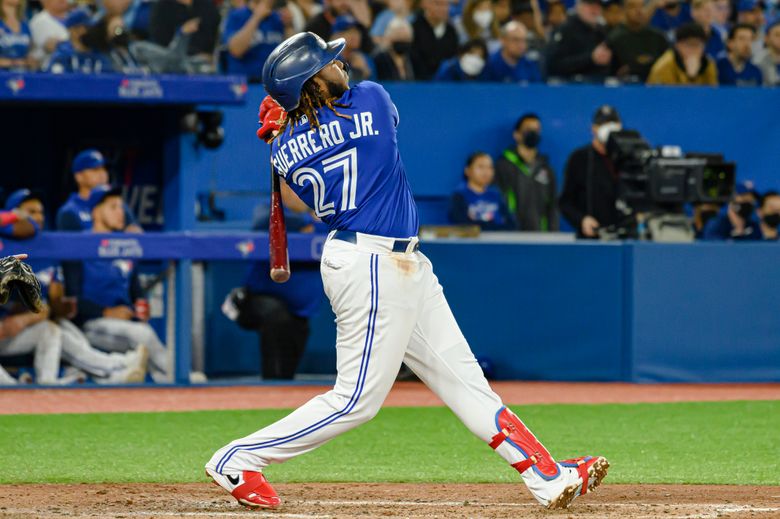 Guerrero Jr. slugs first 2 big league homers to lead Jays over