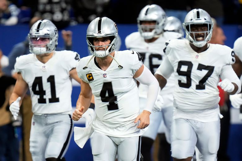 Quarterback Derek Carr gets 3-year extension from Raiders