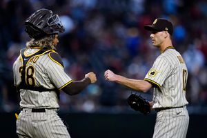 Manaea brilliant on mound, Padres top Diamondbacks 3-0