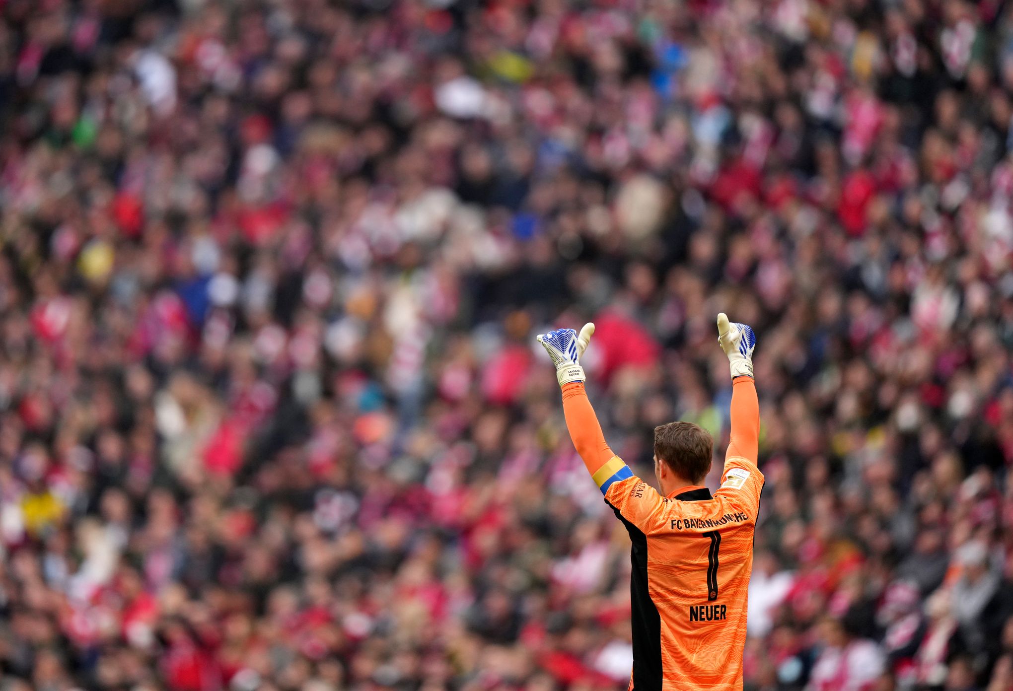 Bayern Munich wins 11th straight Bundesliga title after Borussia Dortmund  draws on dramatic final day