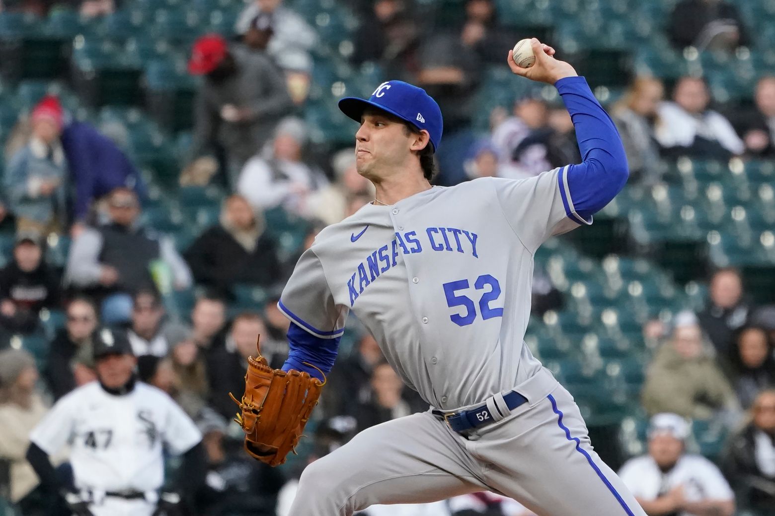 Cease blanks Royals for 6 innings, White Sox win