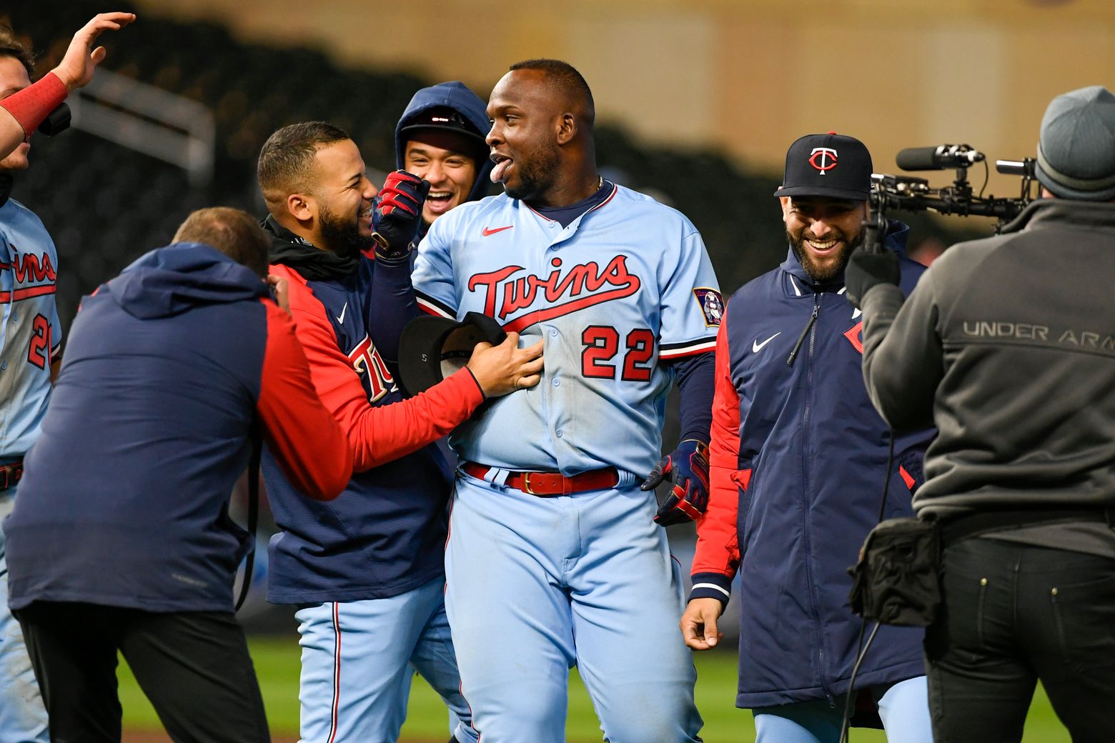 Tigers throw it away, wild toss in 9th gives Twins wild win – The Oakland  Press