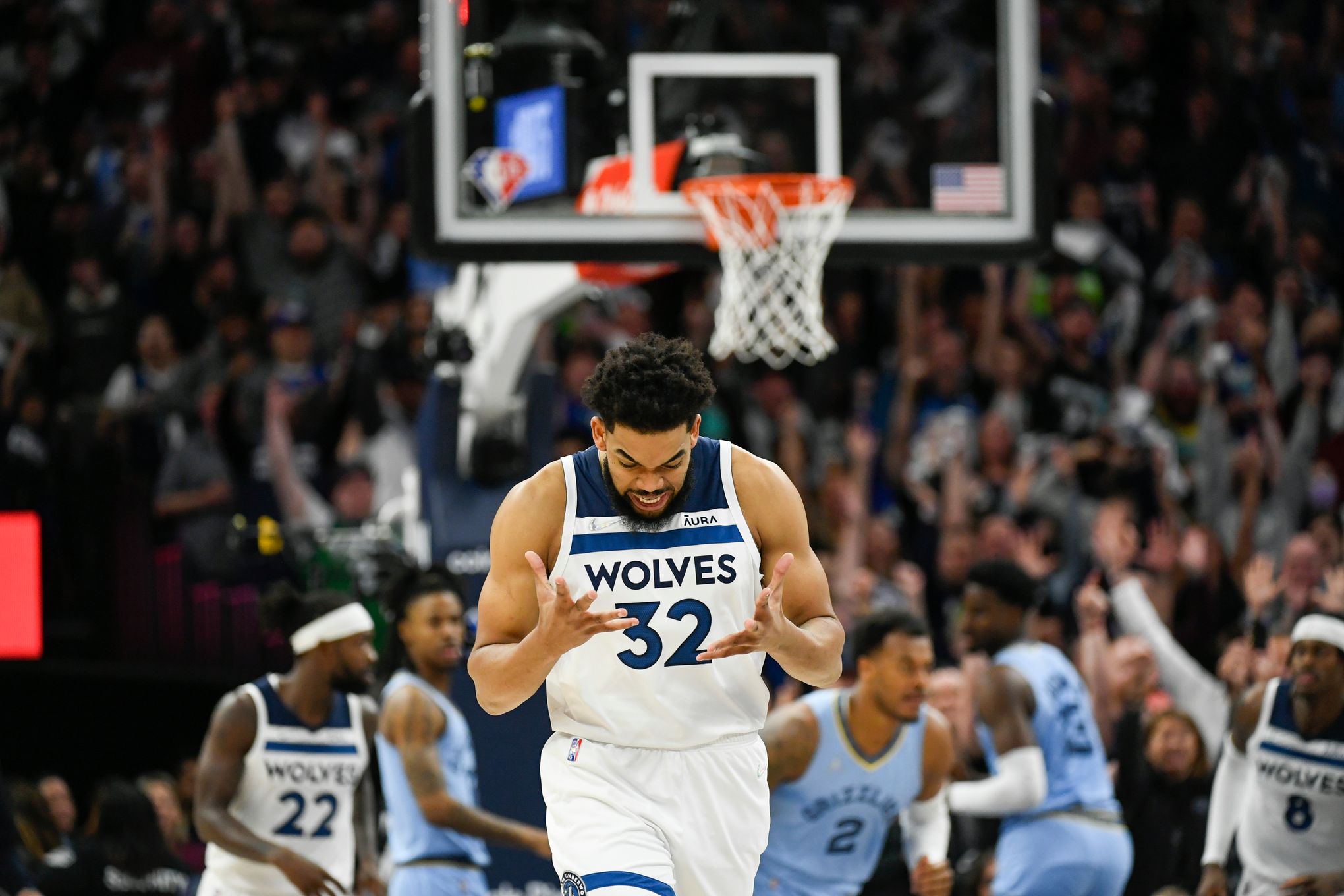 Towns T Wolves Rebound To Even Series With Grizzlies At 2 The Seattle Times