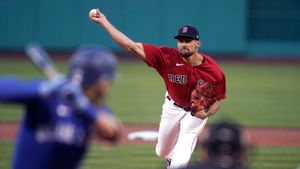 Connor Wong hits go-ahead sac fly, Red Sox bullpen dominates in 2-1 win  over Blue Jays