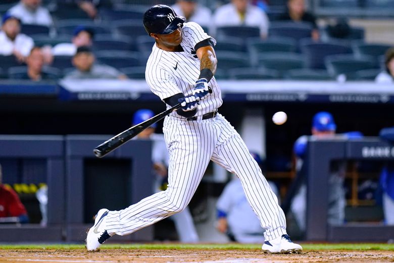 Aaron Hicks' bat, glove lead Yankees past hot-hitting Blue Jays