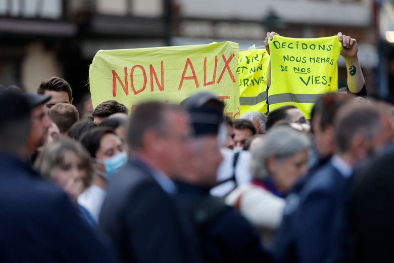 Far-right Le Pen campaigns as French 'voice of the people