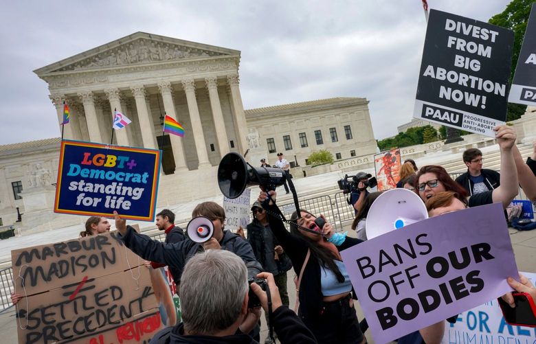 Antiabortion protesters face abortion rights advocates in front of the Supreme Court. MUST CREDIT: Washington Post photo by Bonnie Jo Mount.