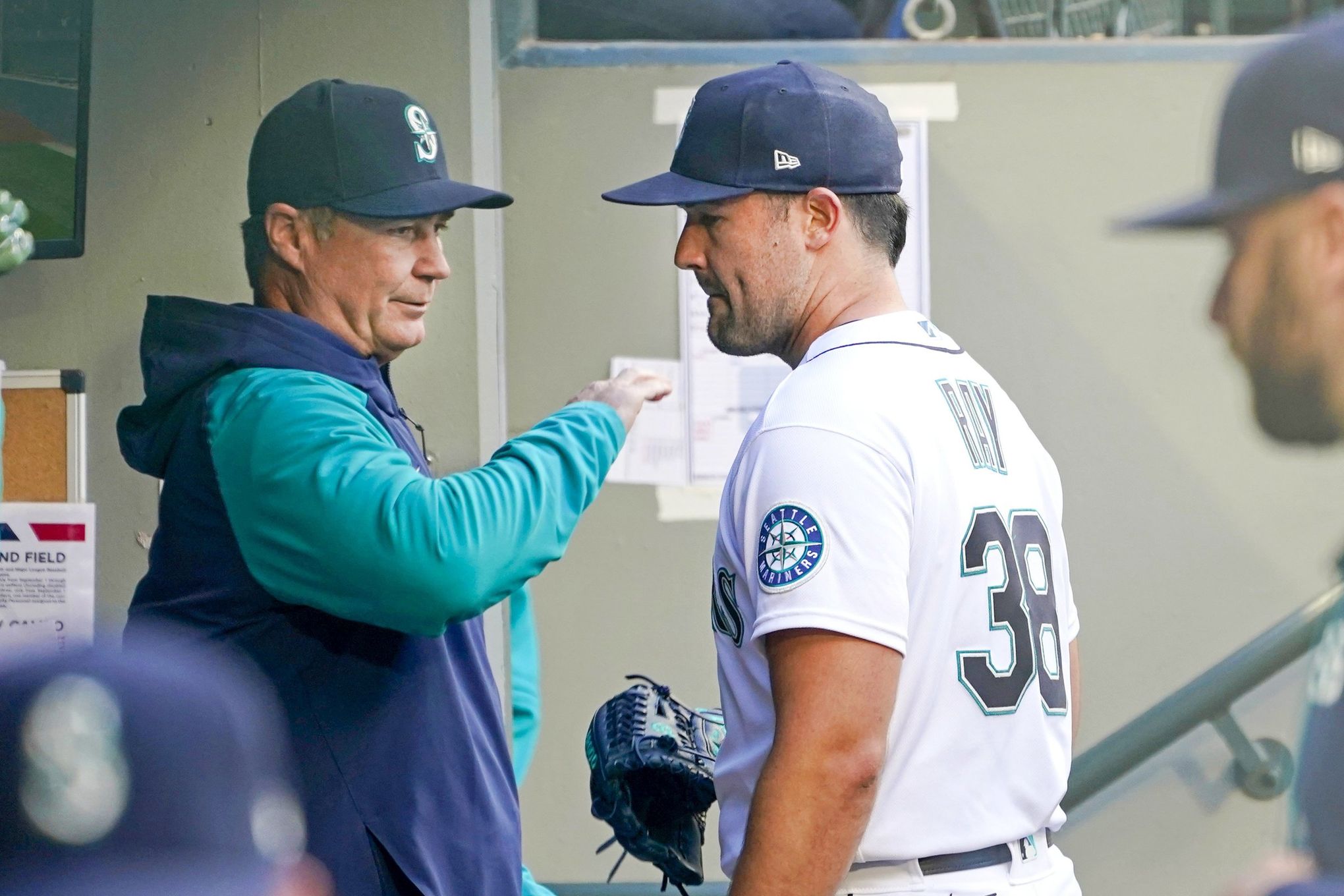 Mariners snap losing skid, defeat Rays in extras behind George