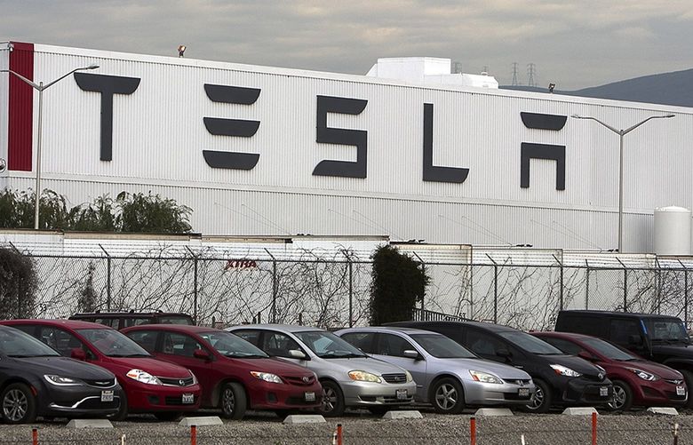Cars are lined up near the Tesla Motors factory complex in Fremont, Calif., on Thursday, Jan. 28, 2016. (LiPo Ching/Bay Area News Group/TNS) 47605711W 47605711W