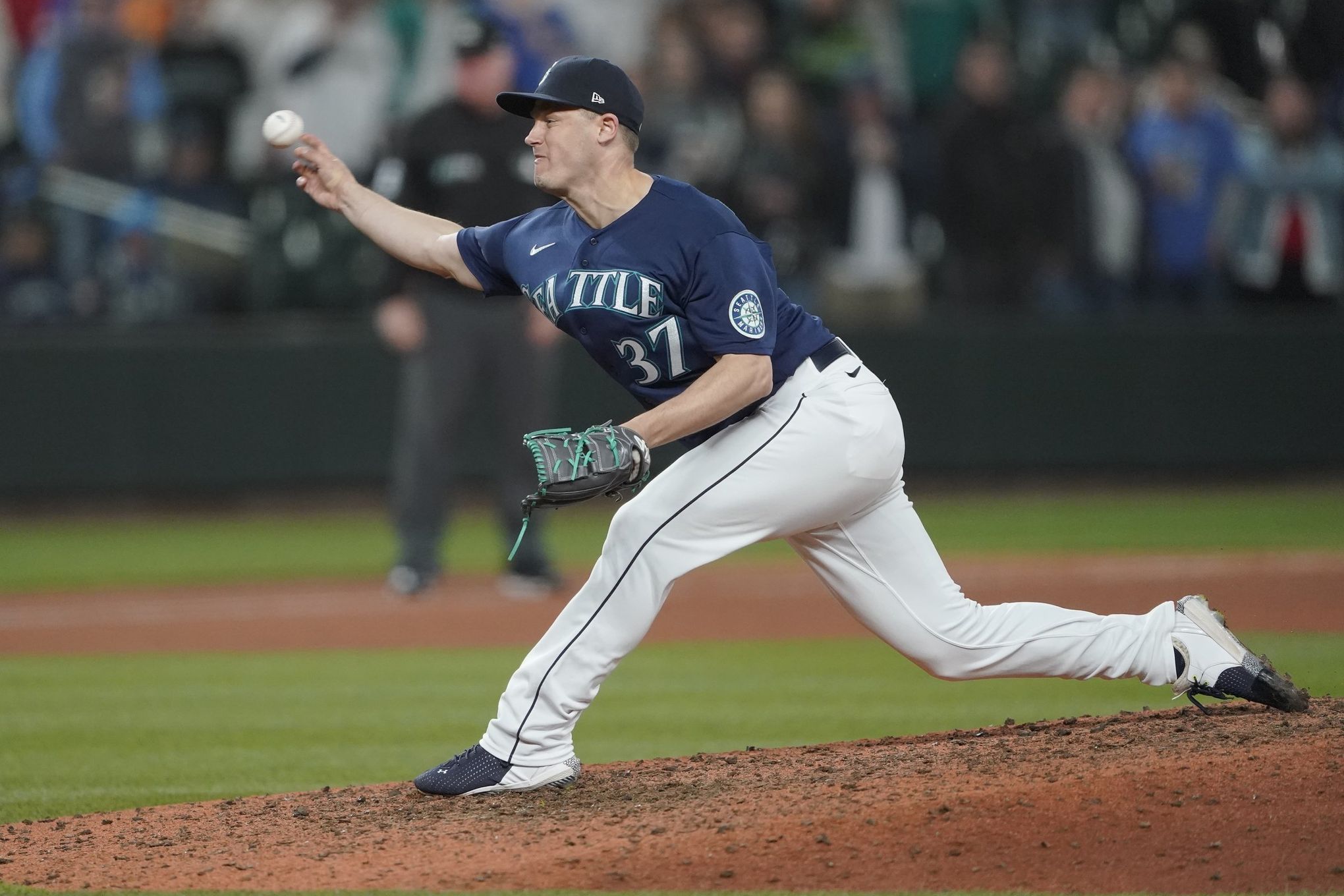 Mets trade for 2 Mariners relievers, but there's a catch