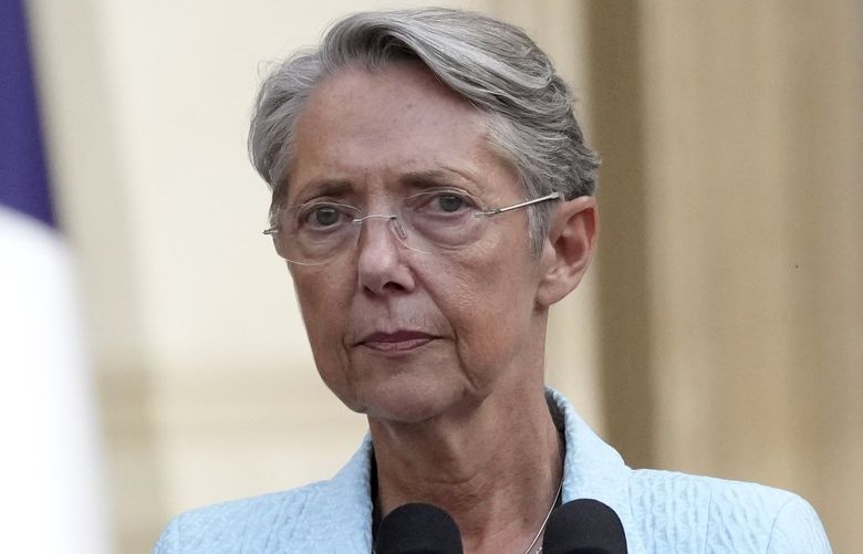 Newly named French Prime Minister Elisabeth Borne applauds former Prime minister Jean Castex after the handover ceremony Monday, May 16, 2022 in Paris. Centrist politician Elisabeth Borne was appointed France’s new prime minister to become the second woman to hold the post in the country. As labor minister since 2020, Elisabeth Borne implemented changes that made it harder for jobless people to get benefits and reduced monthly payments for some unemployed people, prompting criticism from workers unions and from the left. (AP Photo/Christophe Ena) NYOTK NYOTK