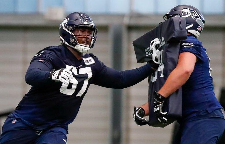 VMAC – Seattle Seahawks rookie mini camp – 050722

Offensive lineman Charles Cross goes through a blocking drill during Seahawks rookie mini camp Saturday, May 7, 2022, in Renton, Wash. 220315