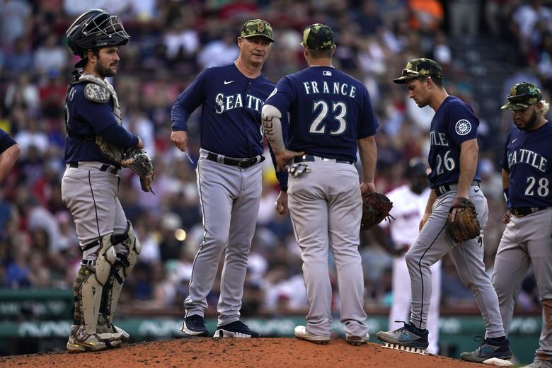 Seattle Mariners manager Scott Servais, second from left, talks with third baseman Ty France (23) during a pitching change in the ninth inning of a baseball game against the Boston Red Sox, Saturday, May 21, 2022, in Boston. (AP Photo/Robert F. Bukaty) MARB MARB (Robert F. Bukaty / The Associated Press)