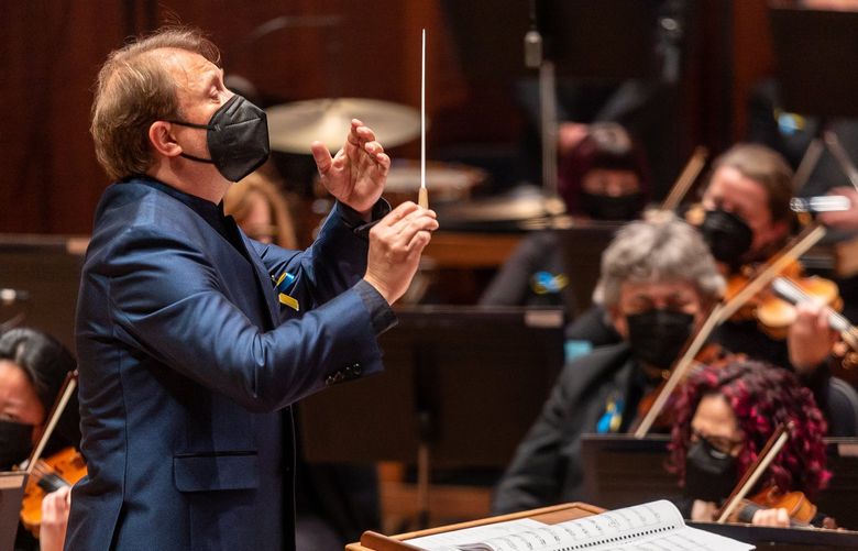 Ludovic Morlot conducts the Seattle Symphony in The Mayors’ Concert for Ukraine and Refugees Worldwide earlier this year.