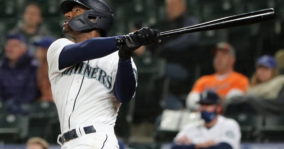 Kyle Lewis returns to Mariners lineup as designated hitter The