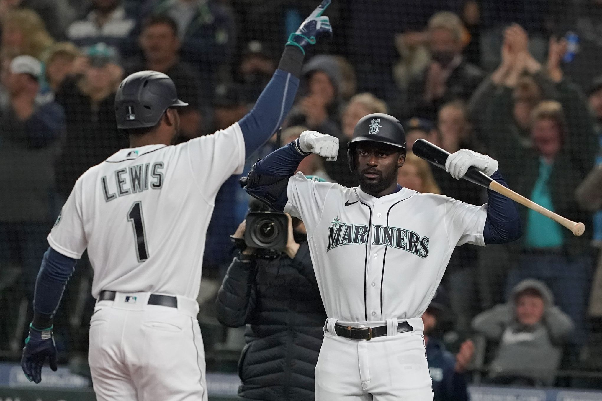 Mariners' revival picks up steam after 3 consecutive series wins