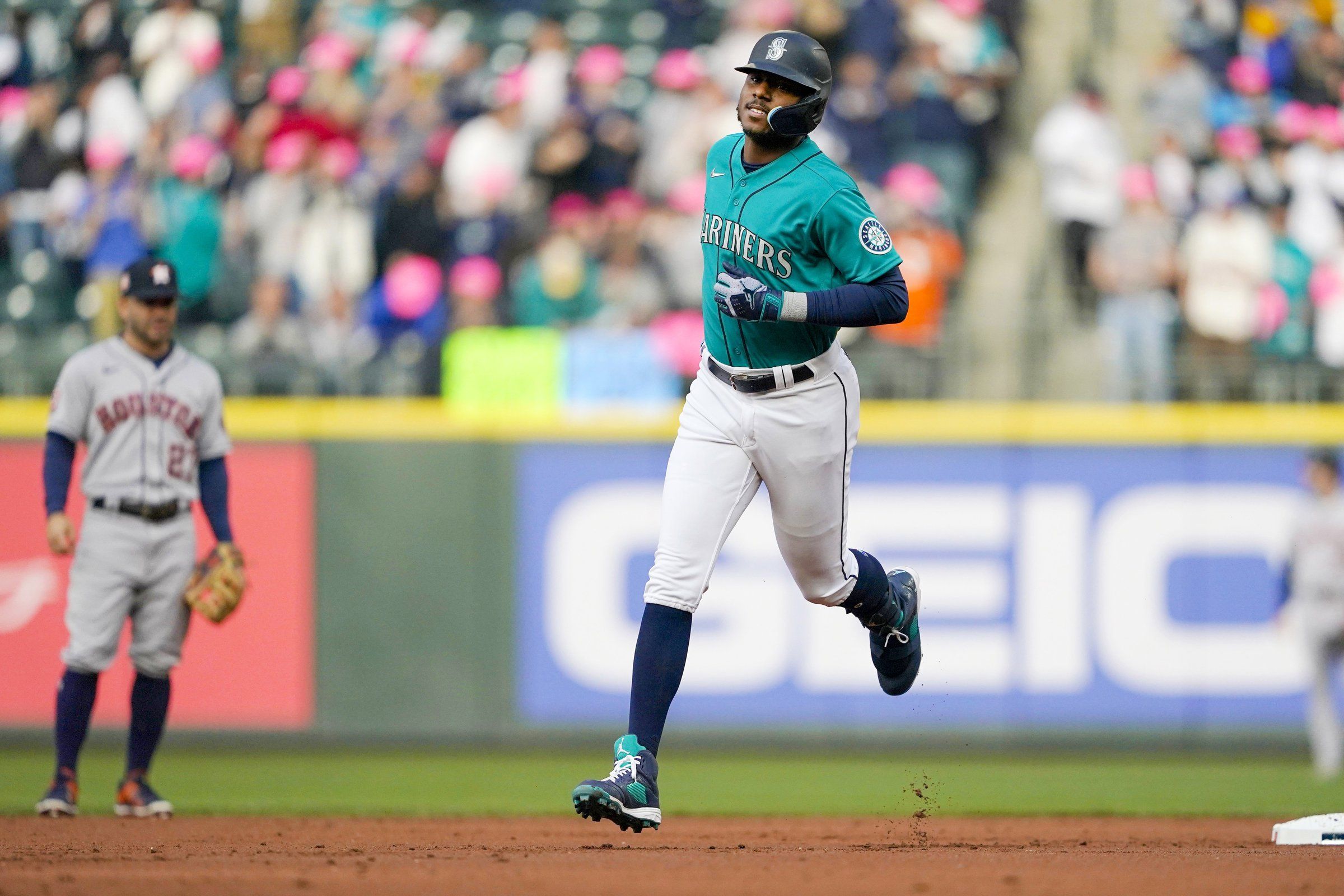 Seattle mariners kyle lewis injury