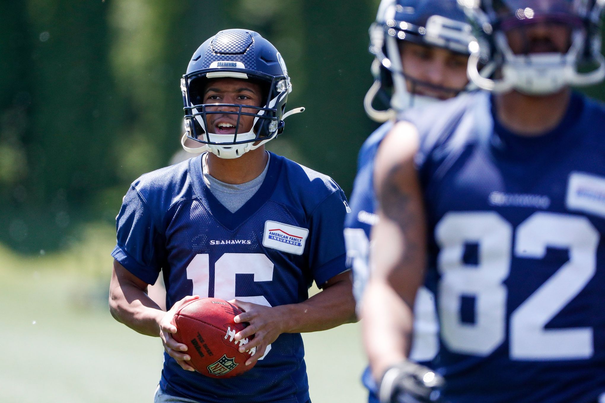 Tyler Lockett, Seahawks receivers adjusting to new quarterbacks at OTAs