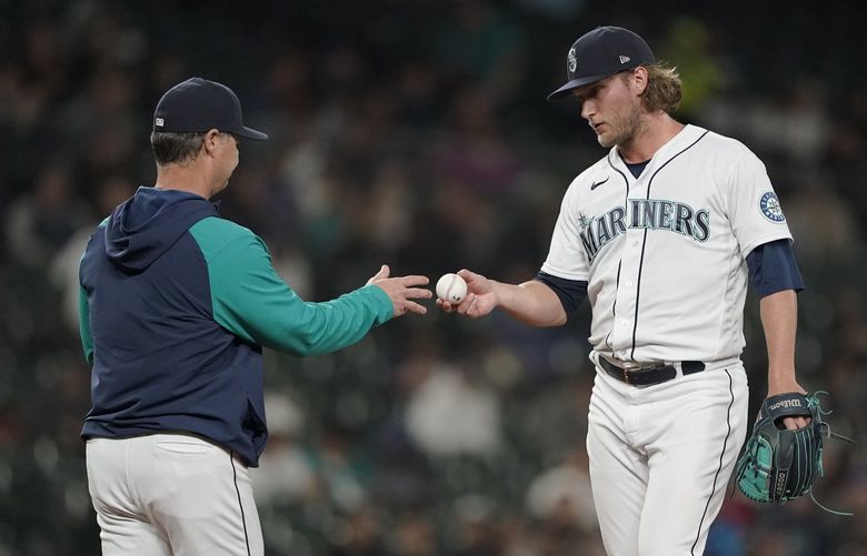 Seattle Mariners pitcher Drew Steckenrider is pulled by manager Scott Servais, left, during the sixth inning of the team’s baseball game against the Oakland Athletics, Tuesday, May 24, 2022, in Seattle. (AP Photo/Ted S. Warren) WATW126 WATW126