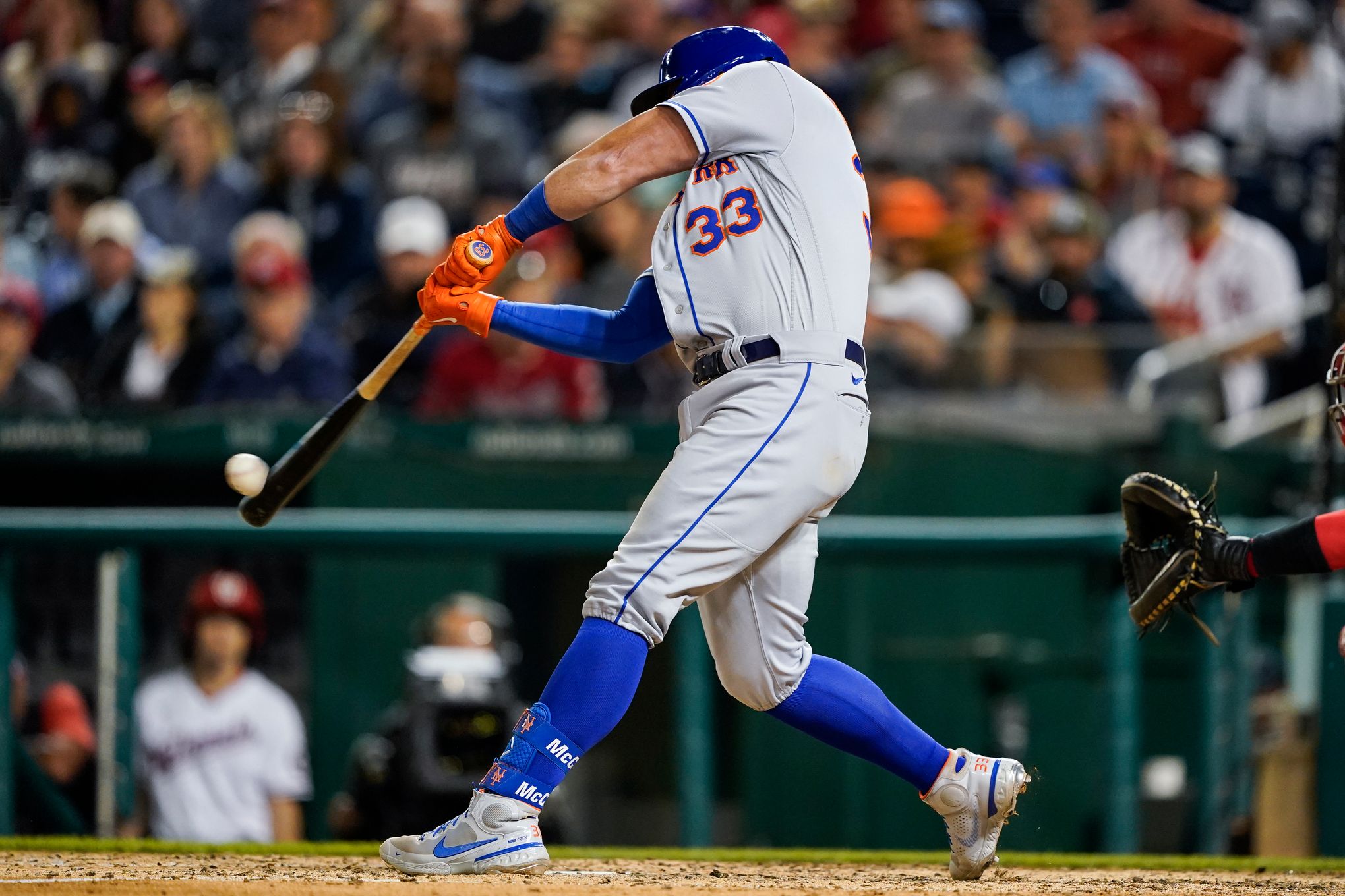 Mets' James McCann scratched with back tightness