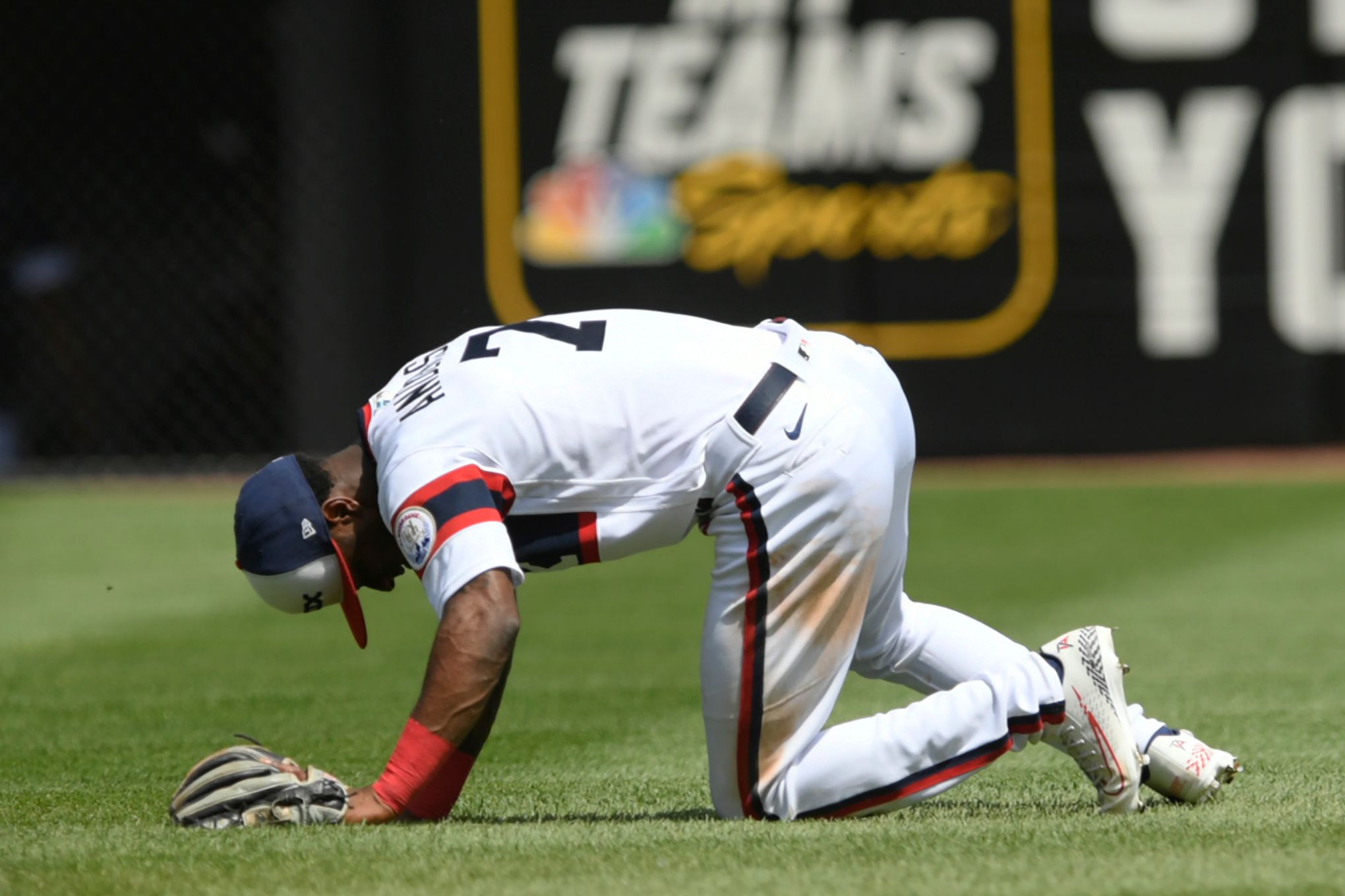 White Sox's Lance Lynn to Miss 4 Weeks with Knee Injury; Will