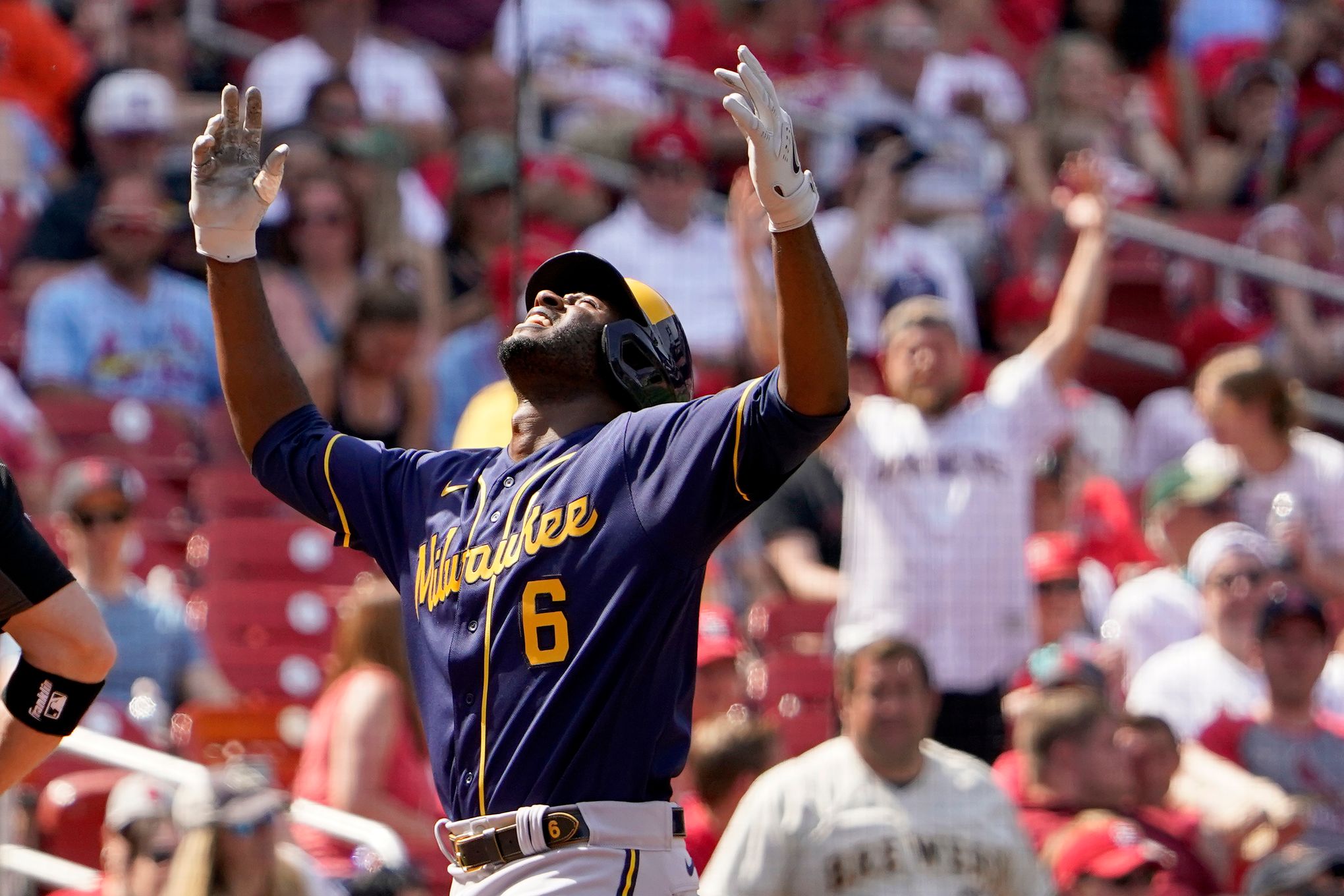 Corbin Burnes fans five batters, 09/14/2022