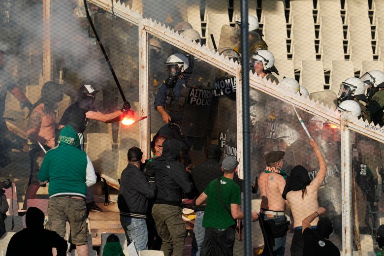 File:End of the match between Hajduk Split - Dinamo Zagreb.jpg