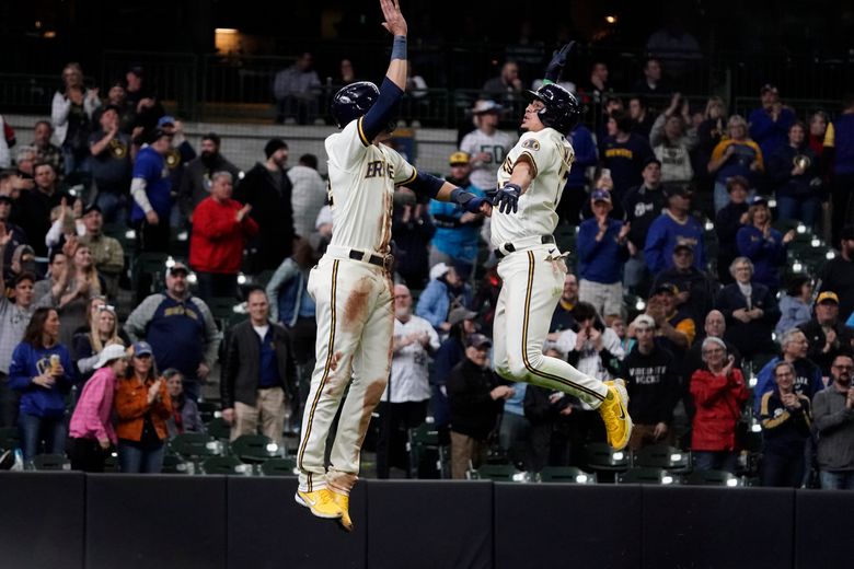 Reds beat Brewers, win 2 straight for 1st time in 2022