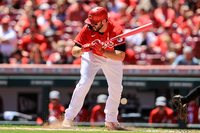 Reds' Moustakas becomes 14th Cincy player on injured list