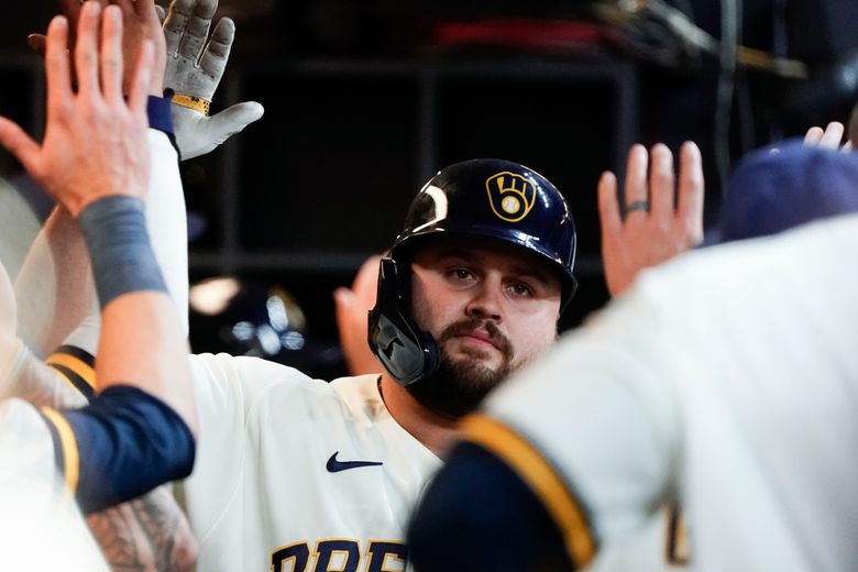 Tellez sets Brewers record with 8 RBIs; Crew routs Reds, 18-4