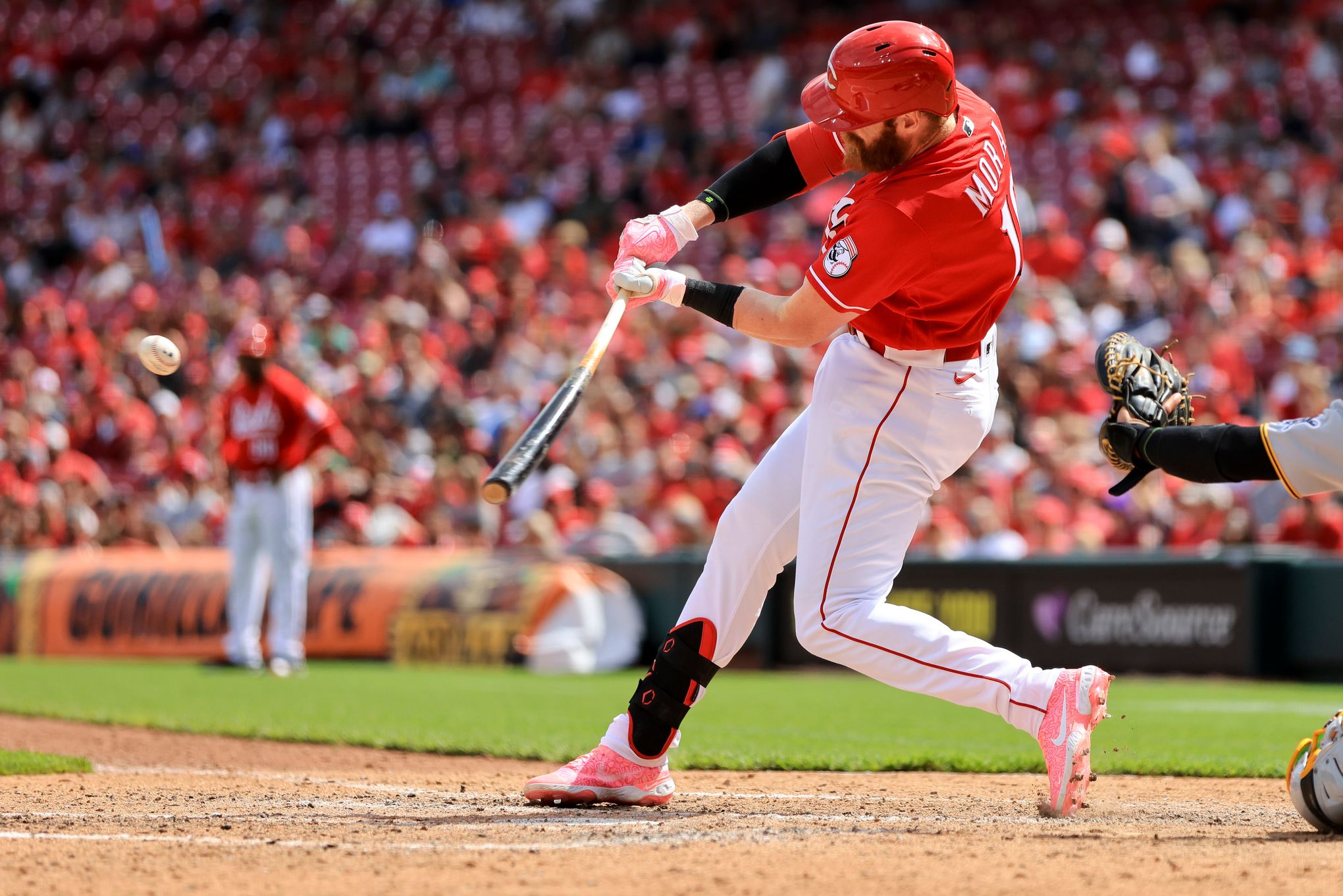 Reds' Joey Votto sets franchise record, homering in six straight games