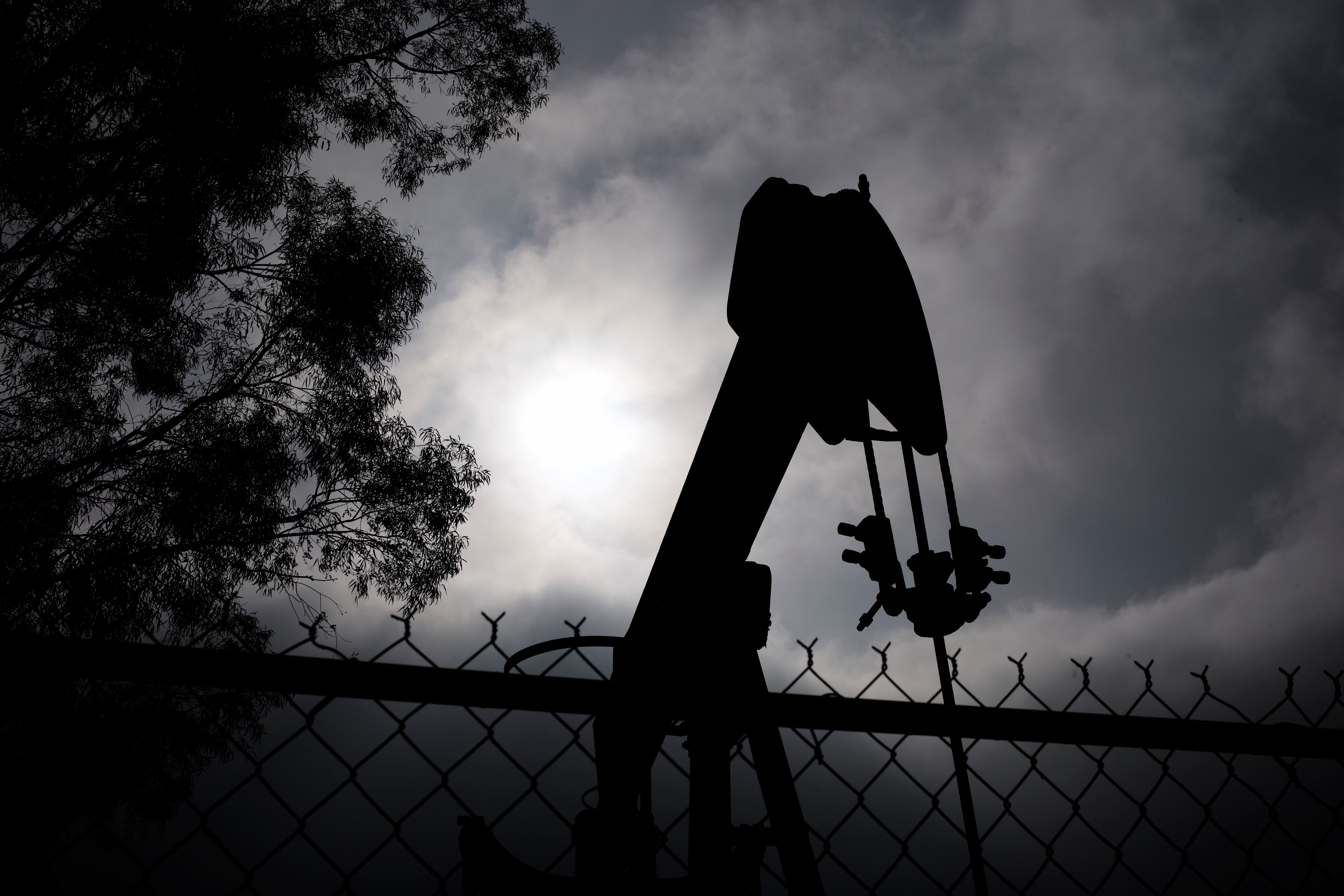 Gas wells leak explosive levels of methane in Bakersfield | The Seattle  Times