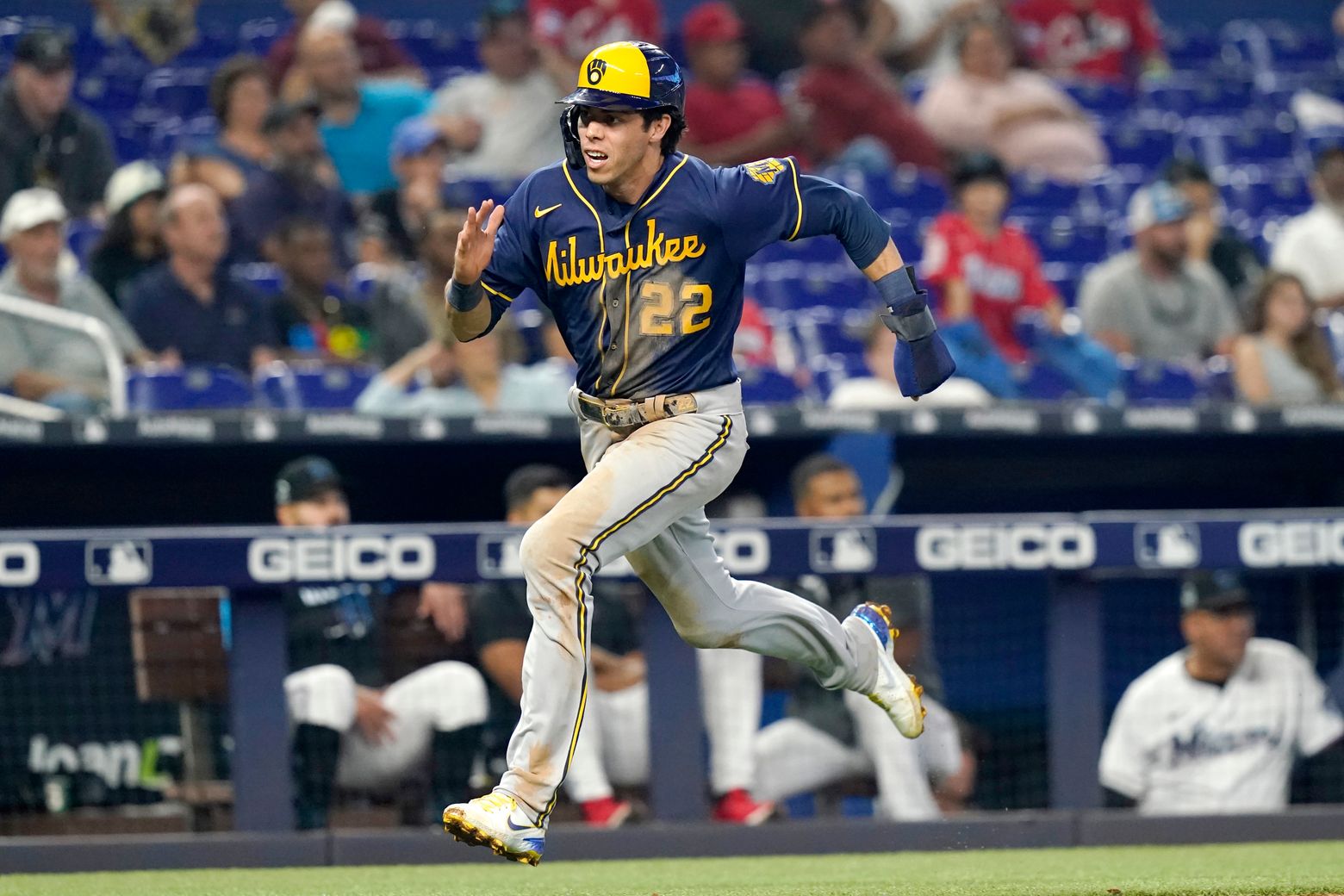 Wong leads Brewers' surge past Marlins, sending Miami to fourth straight  series loss – Sun Sentinel