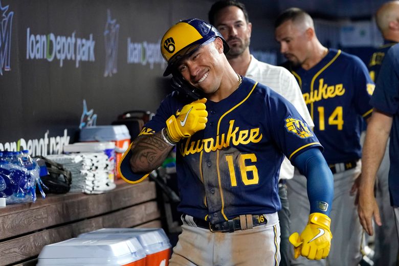 Kolten Wong posts third career multihomer game in Brewers' loss