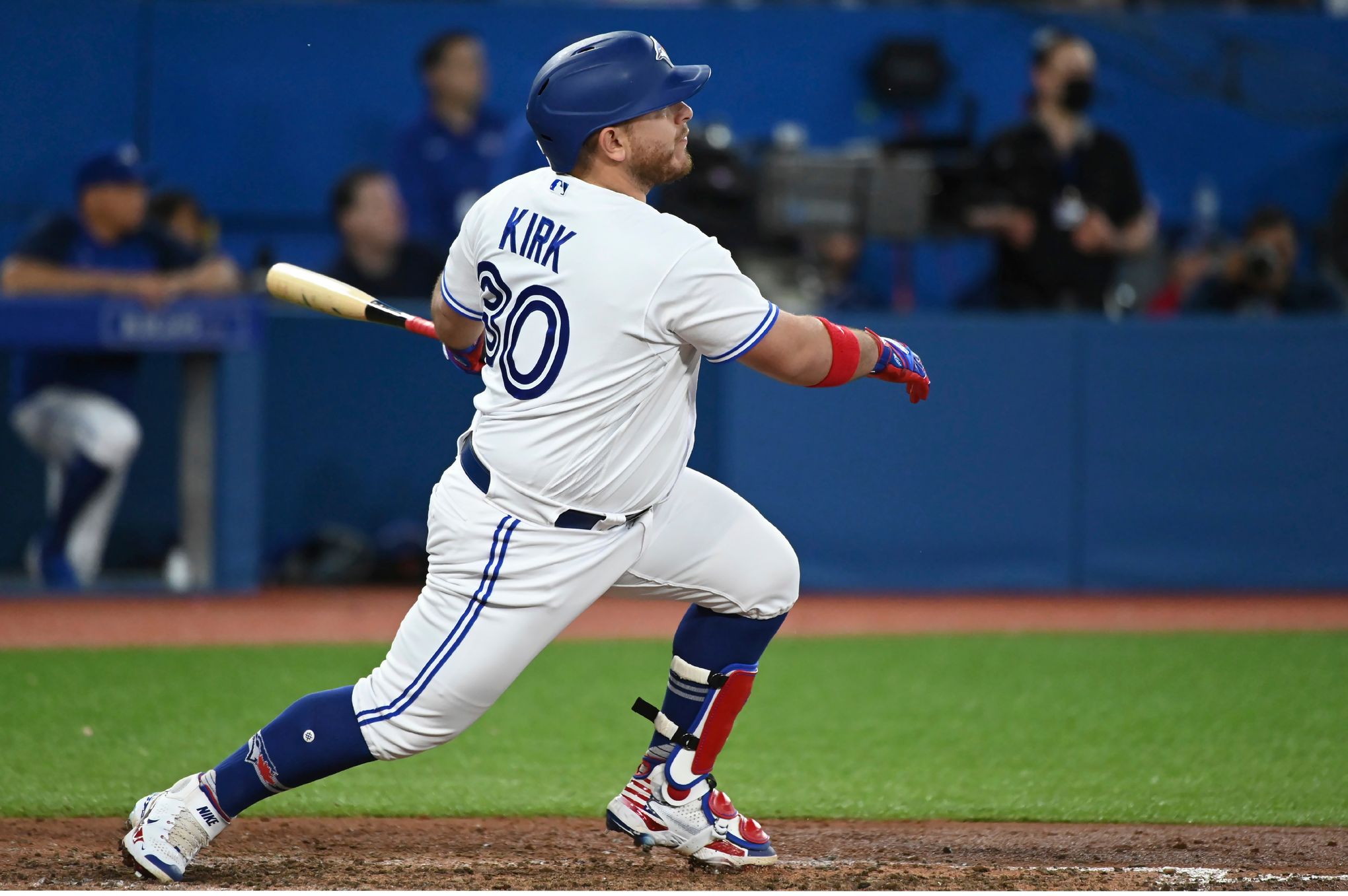 Kirk HRs twice, Jays beat White Sox 6-5 for 6th straight win - Seattle  Sports