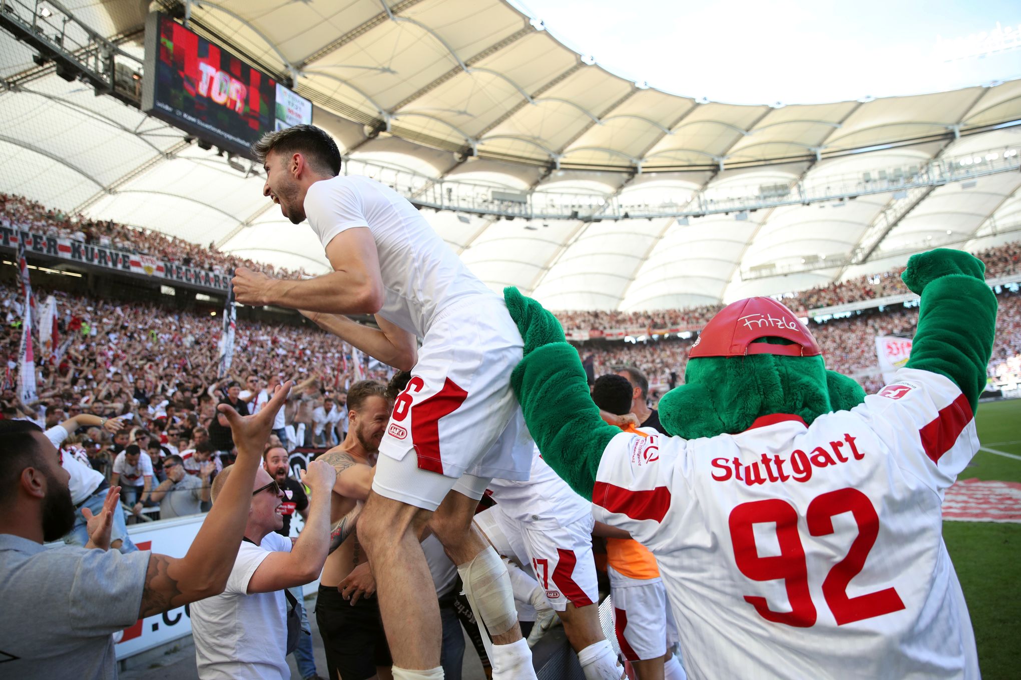 Bayern win Bundesliga with last-gasp goal in dramatic season finale