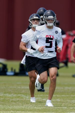 Falcons quarterback Desmond Ridder early to rise — and lead — at rookie  camp 